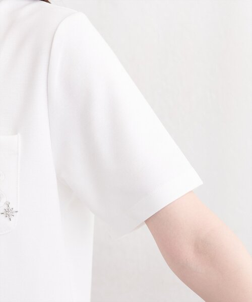 natural couture(ナチュラルクチュール)の「チャーム付きロゴ刺繍ショートT(Tシャツ/カットソー・レディース・ブラウン/ネイビー/オフホワイト・FREE)」の22枚目の写真