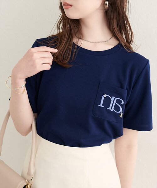natural couture(ナチュラルクチュール)の「チャーム付きロゴ刺繍ショートT(Tシャツ/カットソー・レディース・ブラウン/ネイビー/オフホワイト・FREE)」の15枚目の写真