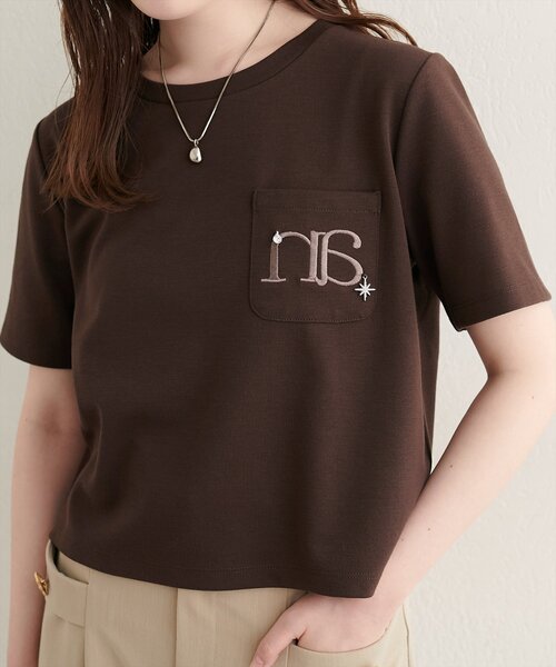 natural couture(ナチュラルクチュール)の「チャーム付きロゴ刺繍ショートT(Tシャツ/カットソー・レディース・ブラウン/ネイビー/オフホワイト・FREE)」の10枚目の写真
