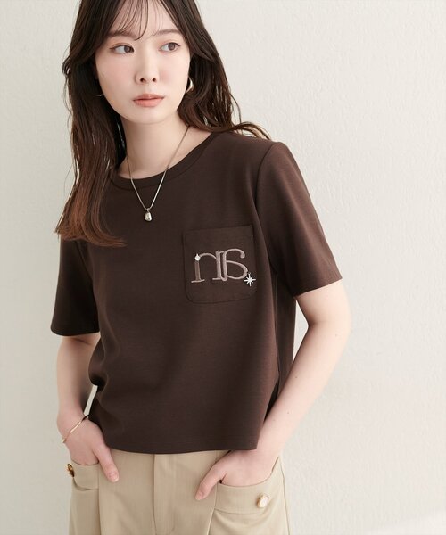 natural couture(ナチュラルクチュール)の「チャーム付きロゴ刺繍ショートT(Tシャツ/カットソー・レディース・ブラウン/ネイビー/オフホワイト・FREE)」の12枚目の写真