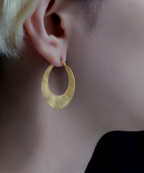 YArKA（ヤーカ）の「【YArKA/ヤーカ】twin dancing loops earring(pierce) [ftdtf17] / 表面加工ピアス（ピアス（両耳用）・レディース・ゴールド・FREE）」の5枚目の写真
