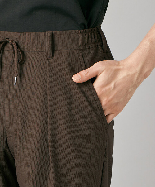 COMME CA MEN(コムサメン)の「【接触冷感・防しわ】レノクロストリコット 1タックイージーパンツ(その他パンツ・メンズ・チャコールグレー/ベージュ/ブラウン・M/L)」の5枚目の写真