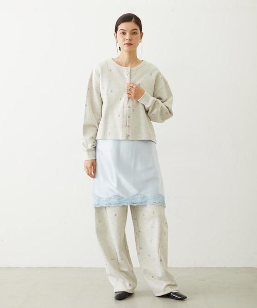 MILKFED.（ミルクフェド）の「EMBROIDERED ROSE SWEAT JACKET（スウェット・レディース・オートミール/アッシュ/ネイビー・ONE SIZE）」の4枚目の写真