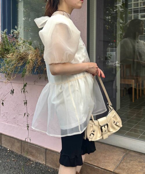 w closet(ダブルクローゼット)の「バックリボンオーガンジーブラウス(シャツ/ブラウス・レディース・オフホワイト/ブラック/ブルー・FREE)」の5枚目の写真