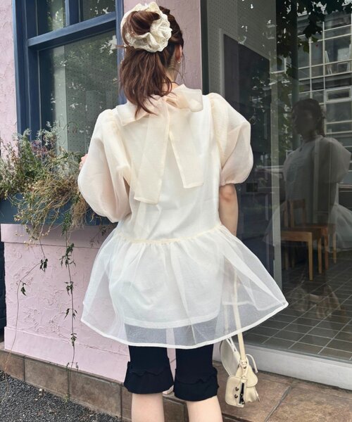 w closet(ダブルクローゼット)の「バックリボンオーガンジーブラウス(シャツ/ブラウス・レディース・オフホワイト/ブラック/ブルー・FREE)」の6枚目の写真