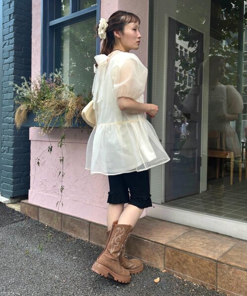 w closet(ダブルクローゼット)の「バックリボンオーガンジーブラウス(シャツ/ブラウス・レディース・オフホワイト/ブラック/ブルー・FREE)」の8枚目の写真