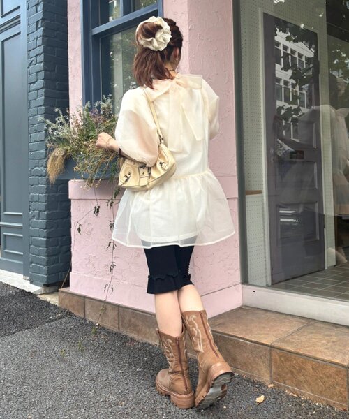w closet(ダブルクローゼット)の「バックリボンオーガンジーブラウス(シャツ/ブラウス・レディース・オフホワイト/ブラック/ブルー・FREE)」の9枚目の写真
