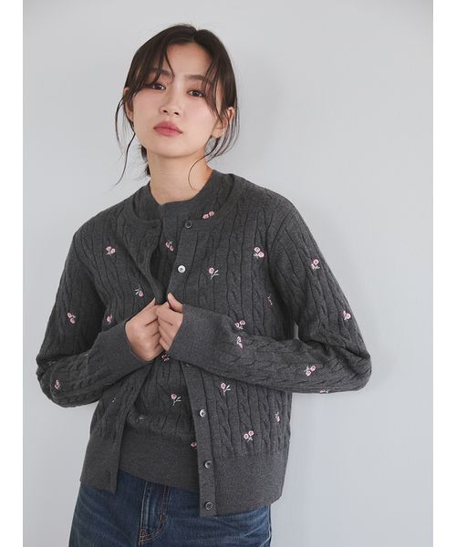 Mila Owen(ミラオーウェン)の「フラワー刺繍ニットプルオーバー(ニット/セーター・レディース・ピンク・F)」の2枚目の写真