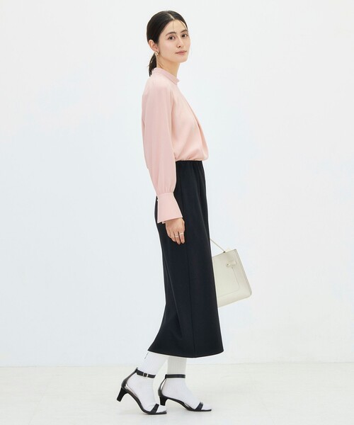 NOLLEY’S Sophi(ノーリーズソフィ)の「《ストレッチ》スタンドカラージョーゼットブラウス(シャツ/ブラウス・レディース・オフホワイト/ベビーピンク・36/38)」の3枚目の写真