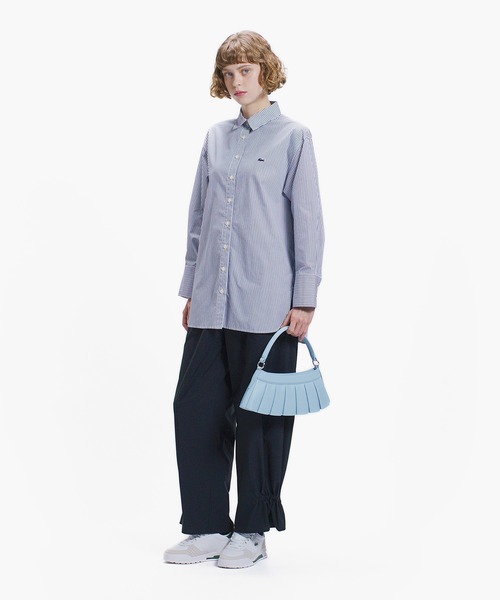 LACOSTE（ラコステ）の「背面プリーツ ロング丈オーバーサイズストライプシャツ（シャツ/ブラウス・レディース・ネイビー/ダークグリーン・34/40/38/36）」の4枚目の写真