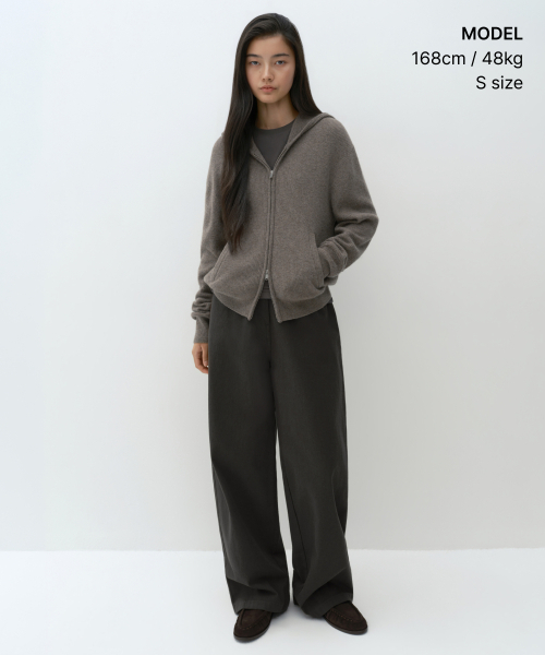 MUSINSA STANDARD WOMAN（ムシンサスタンダードウーマン）の「[ビクトリアウール] レディース ミニマルリブフード付きニットジップアップ [トープ]（ニット/セーター・レディース・その他・SMALL/MEDIUM/LARGE/X-SMALL）」の2枚目の写真