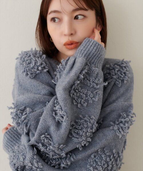 natural couture(ナチュラルクチュール)の「もしゃもしゃフラワーライクショートニット(ニット/セーター・レディース・チャコールグレー/ブラウン/オフホワイト/オレンジ/ブルー/ピンク/モカ・FREE)」の5枚目の写真