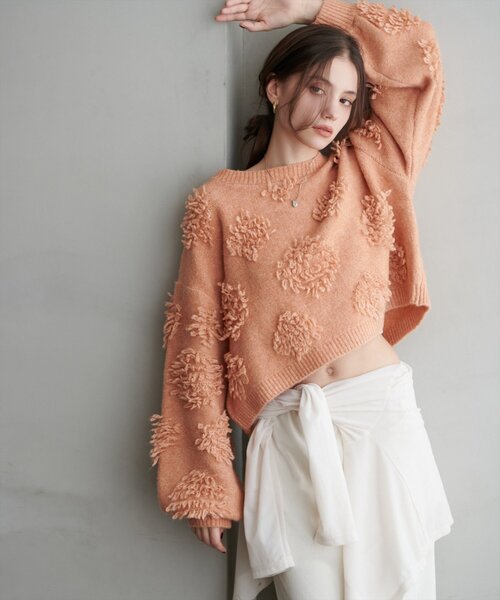 natural couture(ナチュラルクチュール)の「もしゃもしゃフラワーライクショートニット(ニット/セーター・レディース・チャコールグレー/ブラウン/オフホワイト/オレンジ/ブルー/ピンク/モカ・FREE)」の14枚目の写真