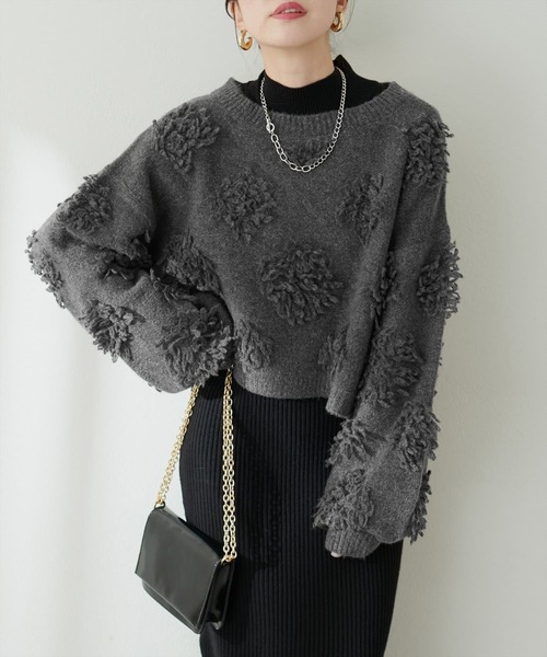 natural couture(ナチュラルクチュール)の「もしゃもしゃフラワーライクショートニット(ニット/セーター・レディース・チャコールグレー/ブラウン/オフホワイト/オレンジ/ブルー/ピンク/モカ・FREE)」の2枚目の写真