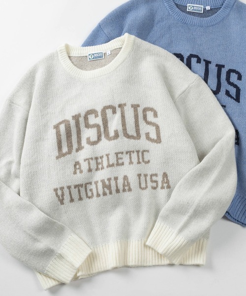 DISCUS(ディスカス)の「【71】【DISCUS/ディスカス】カレッジロゴ ジャガードニット/オーバーサイズ/ドロップショルダー/3柄アソート/ウォッシャブル/チクチクしない/古着風/レディース(ニット/セーター・レディース・グレー/レッド/ブラウン/ネイビー/ブラック/パープル/グリーン/アイボリー/サックスブルー・M/L)」の2枚目の写真