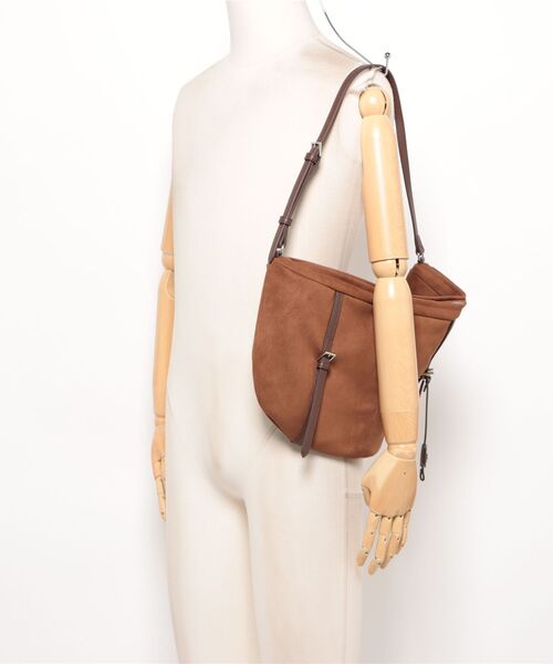 Knuth Marf（クヌースマーフ）の「Knuth Marf suede moon bag（ショルダーバッグ・レディース・ブラウン・FREE）」の8枚目の写真