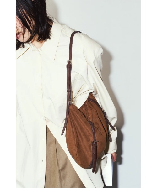 Knuth Marf（クヌースマーフ）の「Knuth Marf suede moon bag（ショルダーバッグ・レディース・ブラウン・FREE）」の3枚目の写真