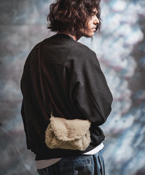 GLIMCLAP(グリムクラップ)の「mko13931-Shearling 2-Way Flap Bag ミニフラップバッグ(212-031-gla-cg)(ショルダーバッグ・メンズ・ベージュ/ブラック・FREE)」の7枚目の写真