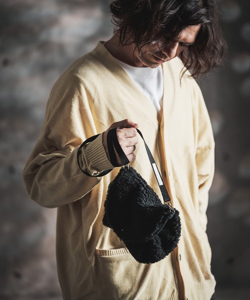 GLIMCLAP(グリムクラップ)の「mko13931-Shearling 2-Way Flap Bag ミニフラップバッグ(212-031-gla-cg)(ショルダーバッグ・メンズ・ベージュ/ブラック・FREE)」の11枚目の写真