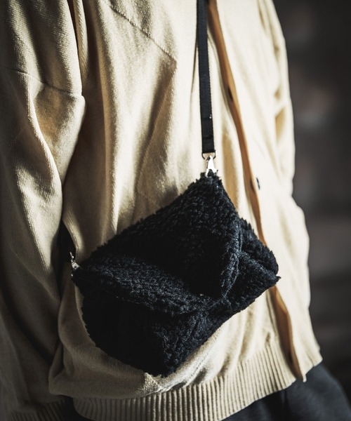 GLIMCLAP(グリムクラップ)の「mko13931-Shearling 2-Way Flap Bag ミニフラップバッグ(212-031-gla-cg)(ショルダーバッグ・メンズ・ベージュ/ブラック・FREE)」の12枚目の写真