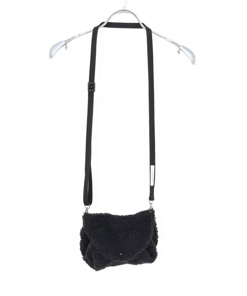 GLIMCLAP(グリムクラップ)の「mko13931-Shearling 2-Way Flap Bag ミニフラップバッグ(212-031-gla-cg)(ショルダーバッグ・メンズ・ベージュ/ブラック・FREE)」の17枚目の写真