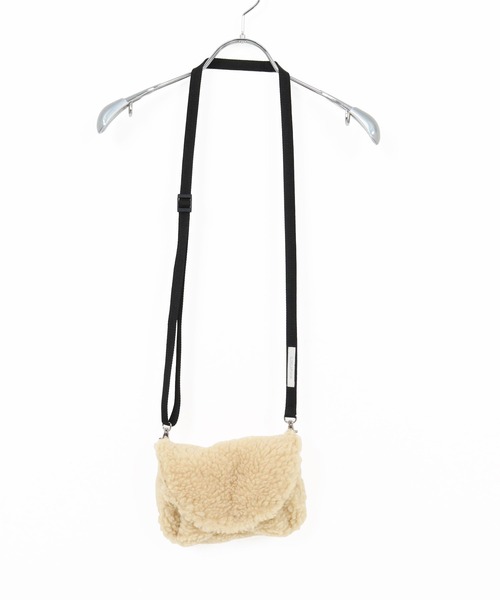 GLIMCLAP(グリムクラップ)の「mko13931-Shearling 2-Way Flap Bag ミニフラップバッグ(212-031-gla-cg)(ショルダーバッグ・メンズ・ベージュ/ブラック・FREE)」の20枚目の写真