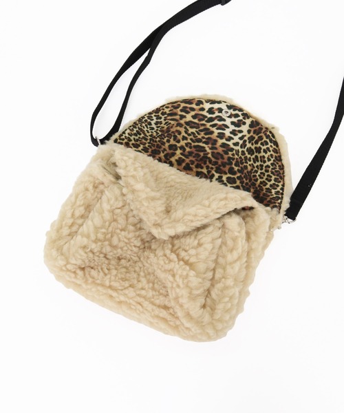 GLIMCLAP(グリムクラップ)の「mko13931-Shearling 2-Way Flap Bag ミニフラップバッグ(212-031-gla-cg)(ショルダーバッグ・メンズ・ベージュ/ブラック・FREE)」の22枚目の写真