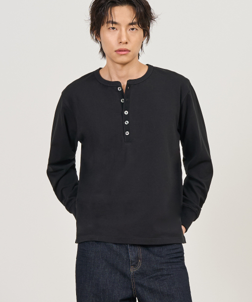 EXCONTAINER(エックスコンテナ)の「ヴィンテージクロップドヘンリーネックロングスリーブ (BLACK)(Tシャツ/カットソー・メンズ・その他・LARGE/X-LARGE)」の1枚目の写真