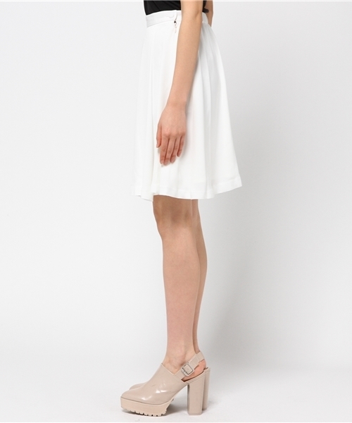 RAY CASSIN（レイカズン）の「巻きフレアミニスカート（スカート・レディース・オフホワイト/ネイビー/サックスブルー・FREE）」の5枚目の写真