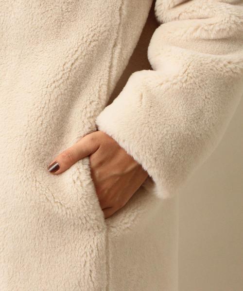 Another Edition（アナザーエディション）の「フェイクボアVネックコート/ AEMBC FAKE  ボアV/N CT（その他アウター・レディース・ベージュ/ナチュラル/ライトブルー・MEDIUM/SMALL）」の4枚目の写真