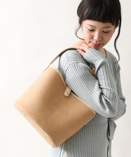 coen（コーエン）の「レザーライクバケットトートバッグ（トートバッグ・レディース・ブラック/ベージュ・FREE）」の2枚目の写真