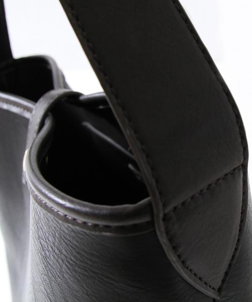 coen（コーエン）の「レザーライクバケットトートバッグ（トートバッグ・レディース・ブラック/ベージュ・FREE）」の4枚目の写真