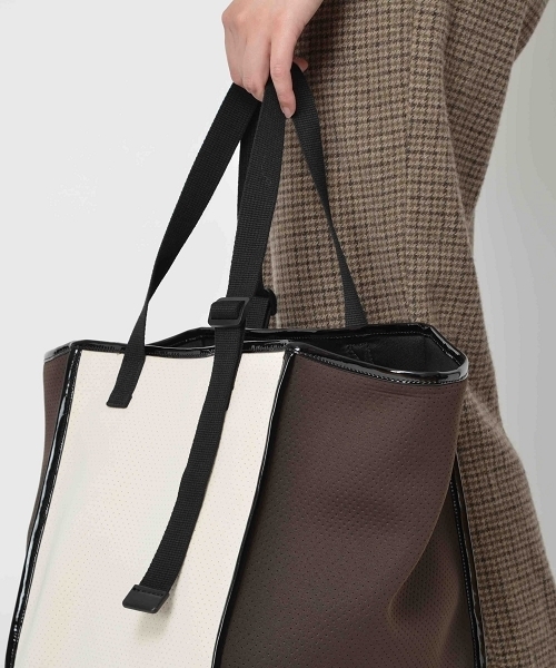 SOLPRESA（ソルプレーサ）の「ボンディングトートバッグ（トートバッグ・レディース・ブラック/グレー/ベージュ/ブラック×ブラック・ONE SIZE）」の16枚目の写真