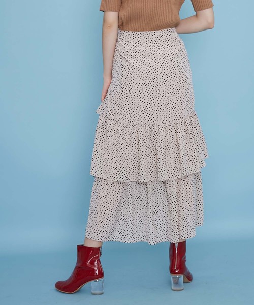UNITED TOKYO(ユナイテッドトウキョウ)の「ドットティアードスカート(スカート・レディース・ベージュ/ブラック・1)」の4枚目の写真