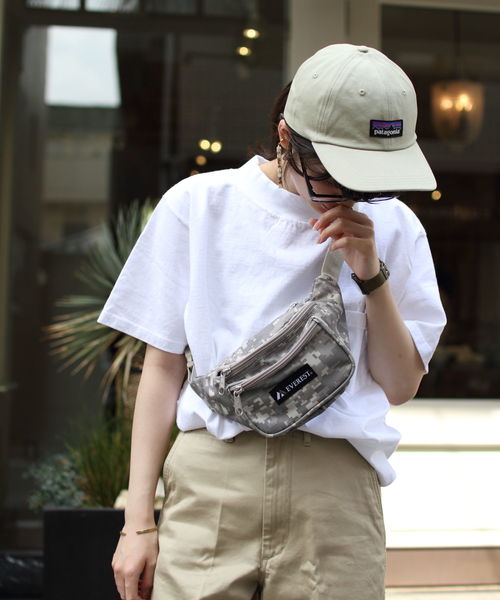 EVEREST（エベレスト）の「EVEREST / エベレスト　ウエストバッグ FUNNY PACK（ボディバッグ/ウエストポーチ・レディース・ブラック/パープル/レッド/ターコイズブルー/ブラック系その他2/カモフラージュ・FREE）」の6枚目の写真