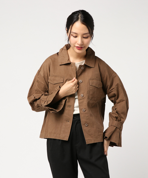 STYLEBLOCK（スタイルブロック）の「綿ツイルフリルスリーブミリタリージャケット（ミリタリージャケット・レディース・ベージュ/ブラウン・M）」の2枚目の写真