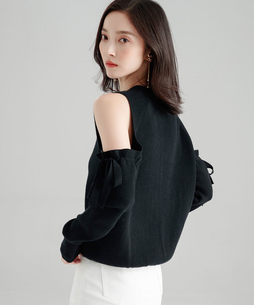 SAISON DE PAPILLON（セゾンドパピヨン）の「オープンショルダーニット（ニット/セーター・レディース・ベージュ/ブラック/パープル・M/L/S）」の10枚目の写真