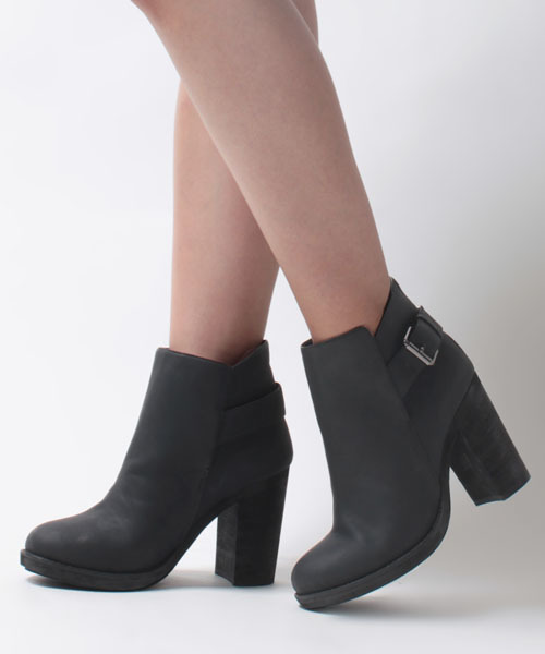 NANO universe（ナノユニバース）の「【VERY10月号掲載】NU/ベルテッドウッドヒールショートブーツ（ブーツ・レディース・ブラック/チャコールグレー/グレイッシュベージュ・36/37/38）」の12枚目の写真