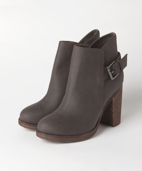 NANO universe（ナノユニバース）の「【VERY10月号掲載】NU/ベルテッドウッドヒールショートブーツ（ブーツ・レディース・ブラック/チャコールグレー/グレイッシュベージュ・36/37/38）」の5枚目の写真