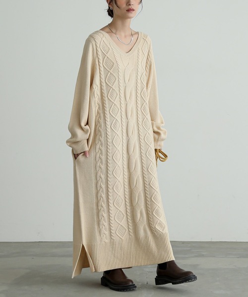 osharewalker（オシャレウォーカー）の「『アランケーブルニットワンピース』（ワンピース・レディース・ブラック/モスグリーン/プラム/アイボリー/チャコールグレー/チャコール・FREE）」の2枚目の写真