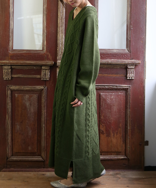 osharewalker（オシャレウォーカー）の「『アランケーブルニットワンピース』（ワンピース・レディース・ブラック/モスグリーン/プラム/アイボリー/チャコールグレー/チャコール・FREE）」の18枚目の写真