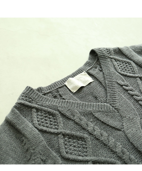 osharewalker（オシャレウォーカー）の「『アランケーブルニットワンピース』（ワンピース・レディース・ブラック/モスグリーン/プラム/アイボリー/チャコールグレー/チャコール・FREE）」の3枚目の写真