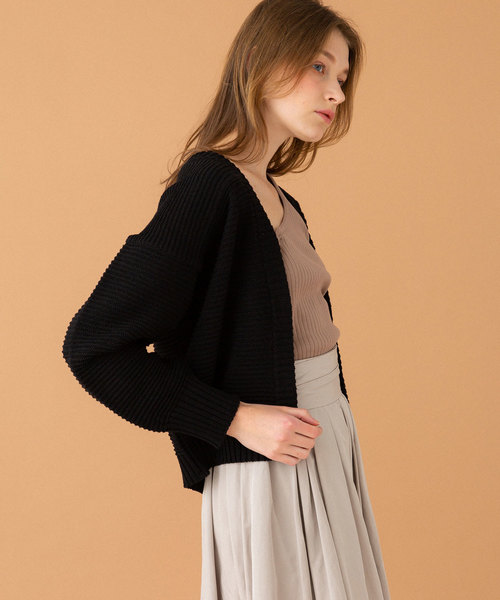 UNITED TOKYO（ユナイテッドトウキョウ）の「バルキーショートカーディガン（カーディガン/ボレロ・レディース・ホワイト/ブラック/ブルー・1）」の9枚目の写真