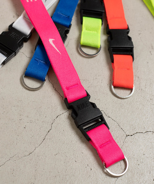 NIKE(ナイキ)の「WEGO/NIKE ランヤード(ネックレス・メンズ・ネイビー/ホワイト/ブラック/その他1/その他2/ブルー/レッド/ピンク/イエロー/ワイン・FREE)」の7枚目の写真