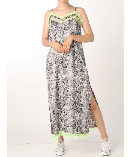 jouetie（ジュエティ）の「カラーランジェリーワンピース（ワンピース・レディース・グレー/ピンク/イエロー/ブラウン・MEDIUM）」の2枚目の写真