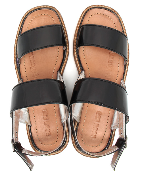 ROSE BUD(ローズバッド)の「P.D.SANDAL-03 METALIC BACK STRAP FLAT SANDAL(サンダル・レディース・ブラック/シルバー・38/37/39/36)」の9枚目の写真