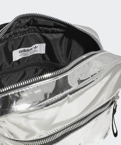 adidas（アディダス）の「ミニ エアライン バックパック / リュックサック [Mini Airliner Backpack] アディダス