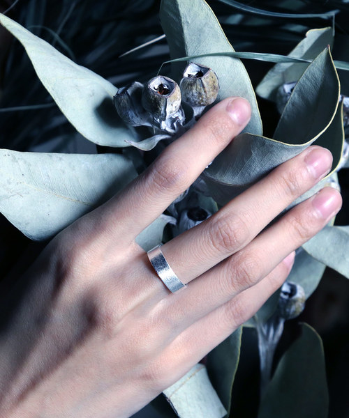 YArKA（ヤーカ）の「【YArKA/ヤーカ】silver925 5mm plane ring [pwo]/シルバー925 5ミリプレーンリング（リング・レディース・その他11/その他12/シルバー/ゴールド・#13/#11/#15/#21/#17/#19/#23/#7/#9）」の6枚目の写真