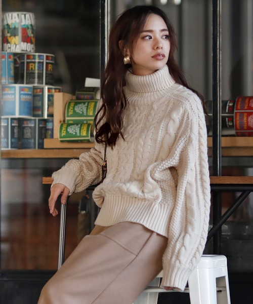 Girly Doll(ガーリードール)の「ケーブルタートルニット(ニット/セーター・レディース・ブラック/ブラック系その他/アイボリー/ホワイト系その他/ブラウン/ブラウン系その他・FREE)」の2枚目の写真