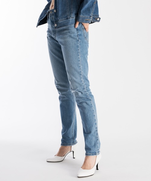 Levi's(リーバイス)の「501(R) SKINNY TANGO TAPS(デニムパンツ・レディース・ライトインディゴブルー・24inch/25inch/26inch/27inch/23inch)」の2枚目の写真